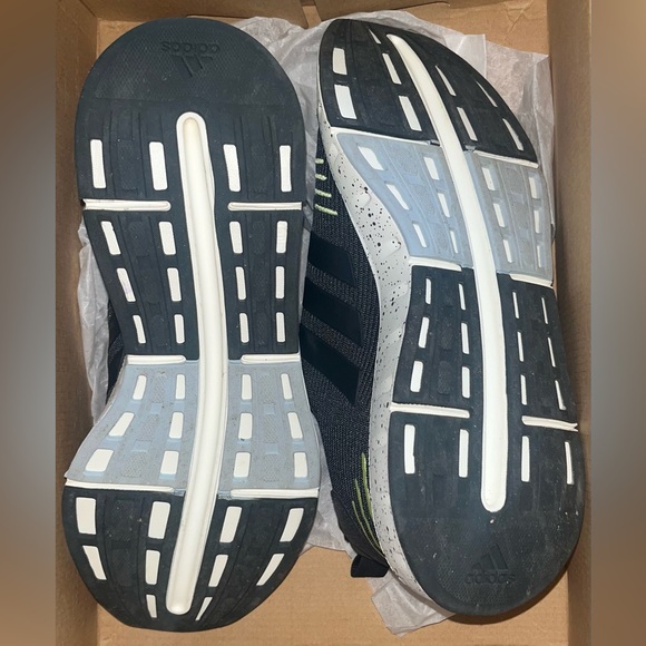 NWOT. MEN'S ADIDAS SWIFT RUN 23 SNEAKERS. SIZE 11. - Picture 5 of 8